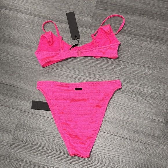 Hot pink thread swimsuit set with bonus bag. - Picture 2 of 12